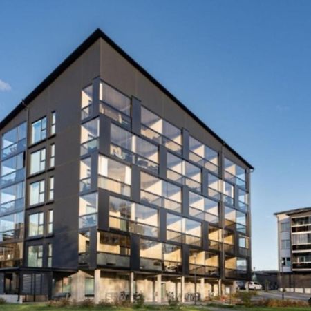 Modern Apartment Near Tampereen Messukeskus, With Own Private And Free Parking 외부 사진
