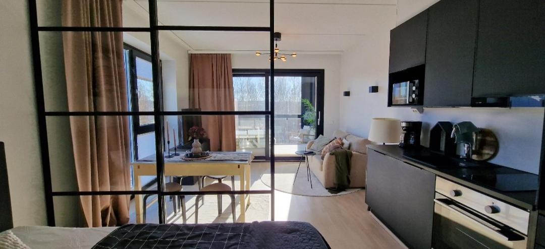 Modern Apartment Near Tampereen Messukeskus, With Own Private And Free Parking 외부 사진