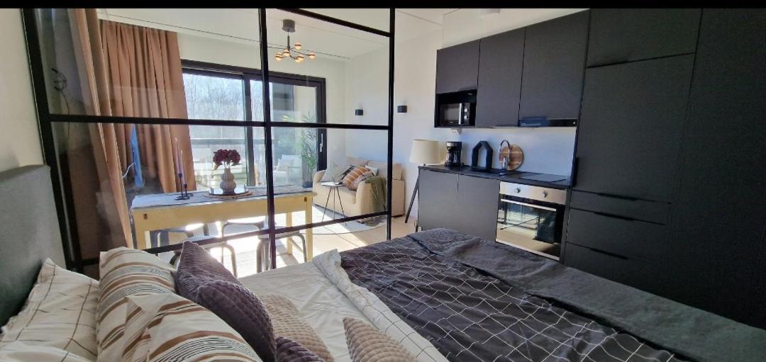 Modern Apartment Near Tampereen Messukeskus, With Own Private And Free Parking 외부 사진